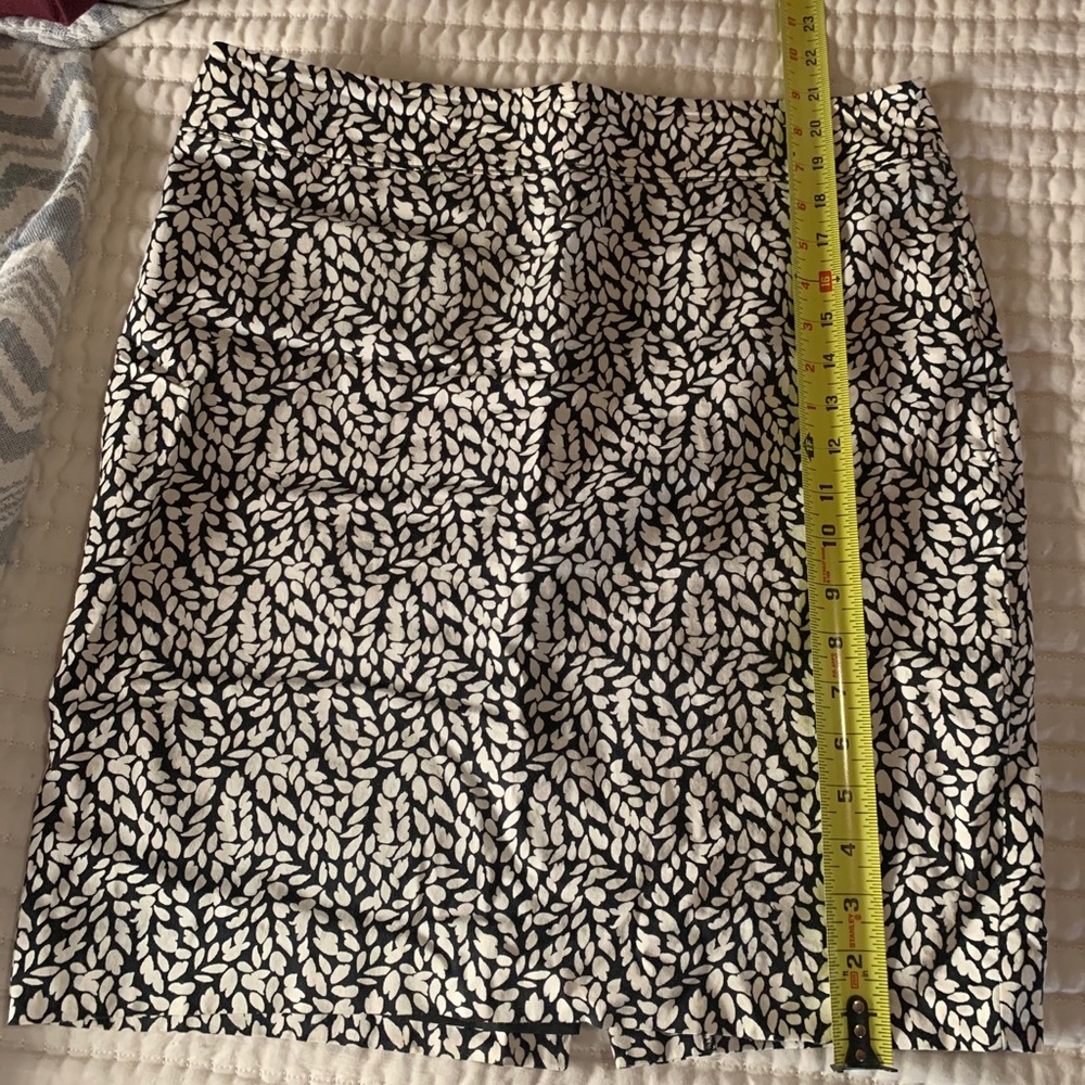 LOFT black and white pencil skirt